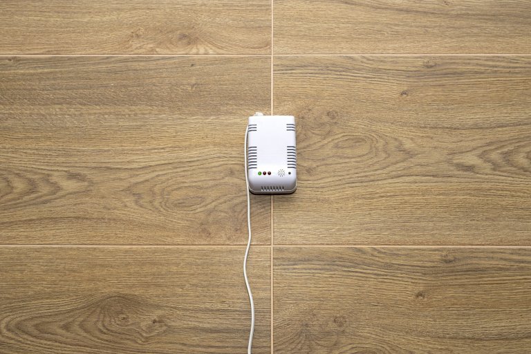 czujnik gazu na ścianie